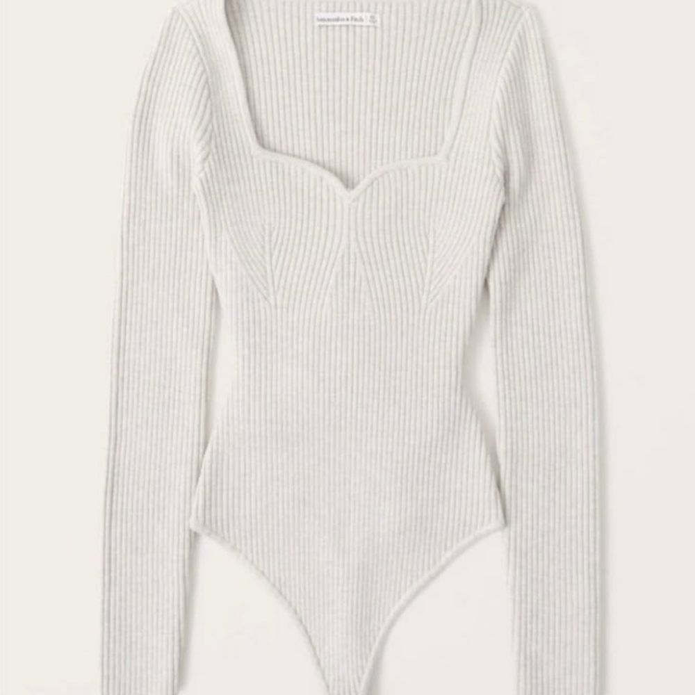 Abercrombie Sweetheart Neck Long-Sleeve Bodysuit